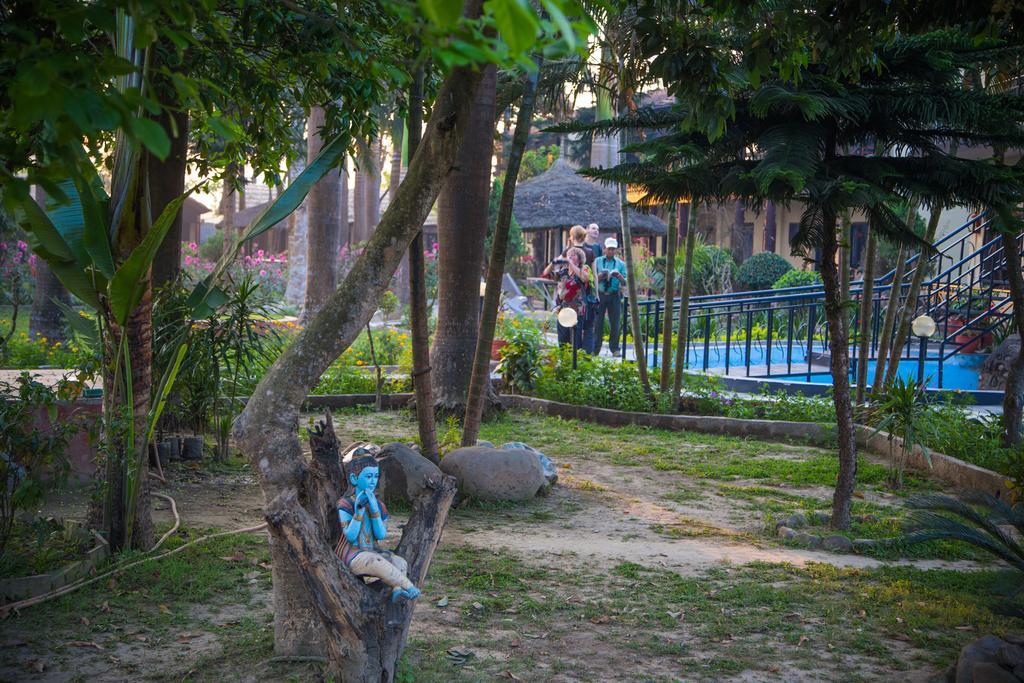 Chitwan Adventure Resort Sauraha Ngoại thất bức ảnh