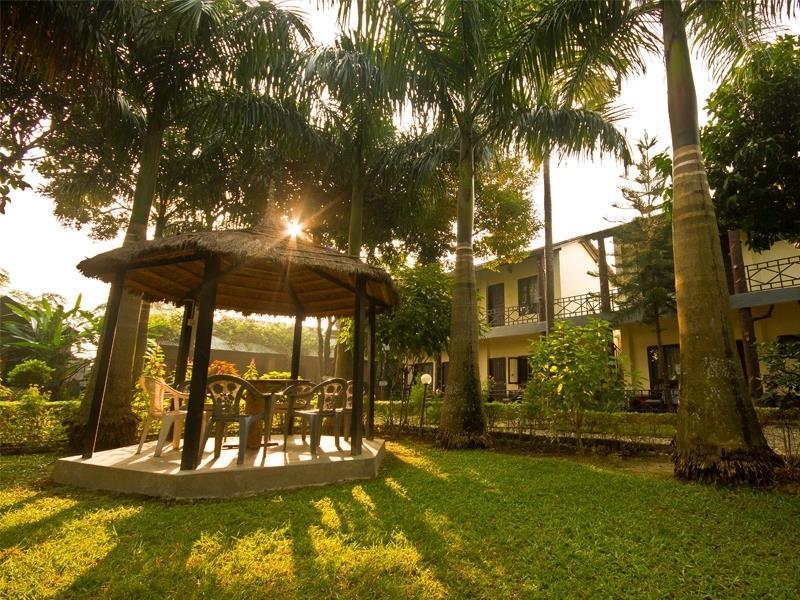 Chitwan Adventure Resort Sauraha Ngoại thất bức ảnh