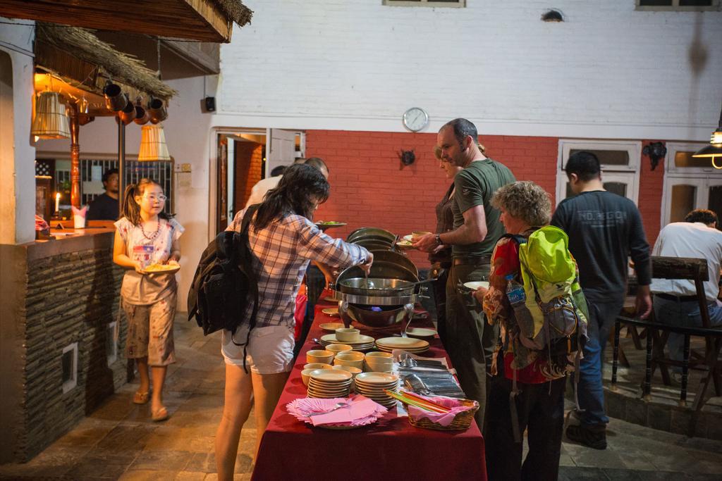 Chitwan Adventure Resort Sauraha Ngoại thất bức ảnh