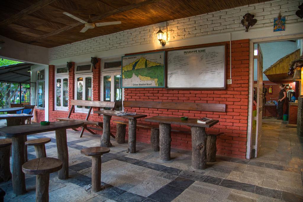 Chitwan Adventure Resort Sauraha Ngoại thất bức ảnh