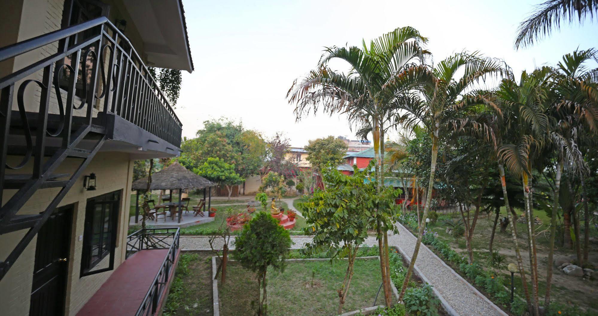 Chitwan Adventure Resort Sauraha Ngoại thất bức ảnh