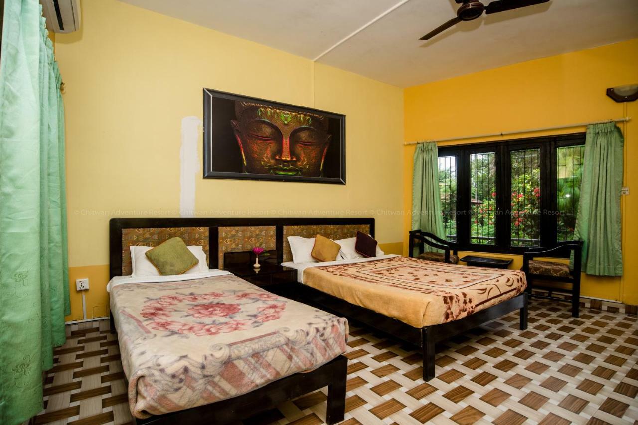 Chitwan Adventure Resort Sauraha Ngoại thất bức ảnh