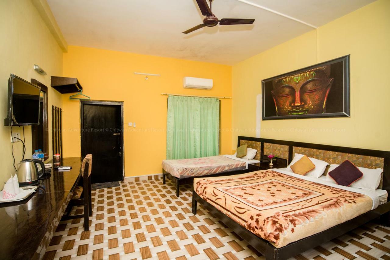 Chitwan Adventure Resort Sauraha Ngoại thất bức ảnh
