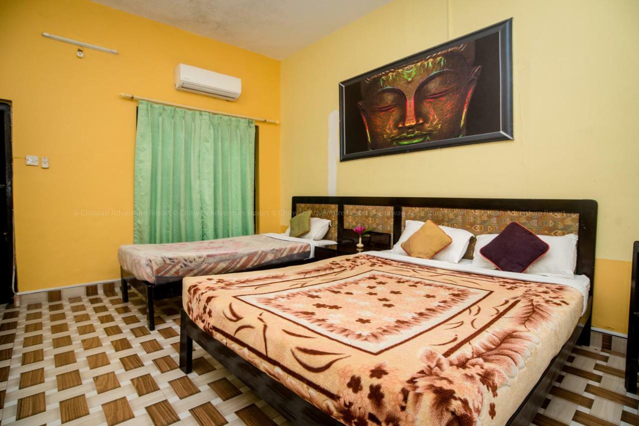 Chitwan Adventure Resort Sauraha Ngoại thất bức ảnh