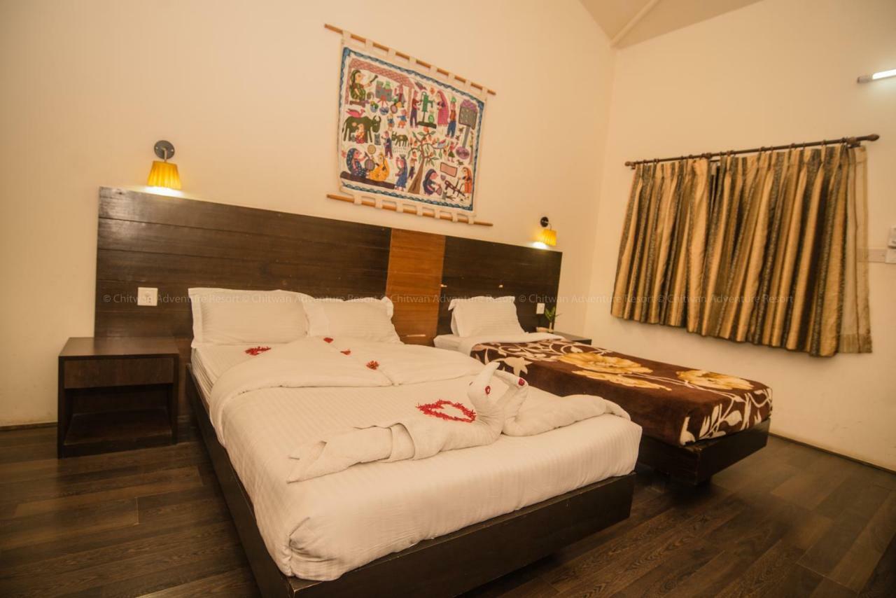 Chitwan Adventure Resort Sauraha Ngoại thất bức ảnh