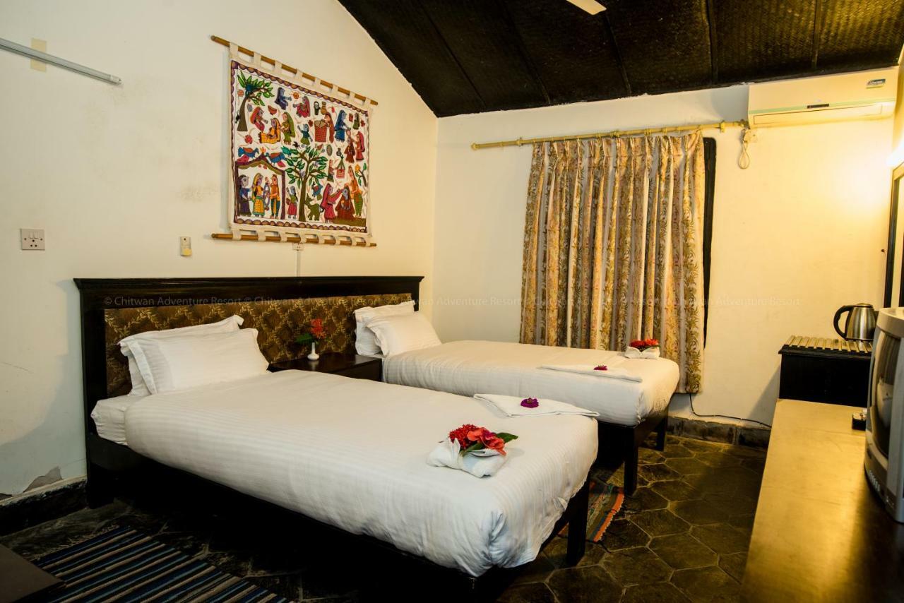 Chitwan Adventure Resort Sauraha Ngoại thất bức ảnh