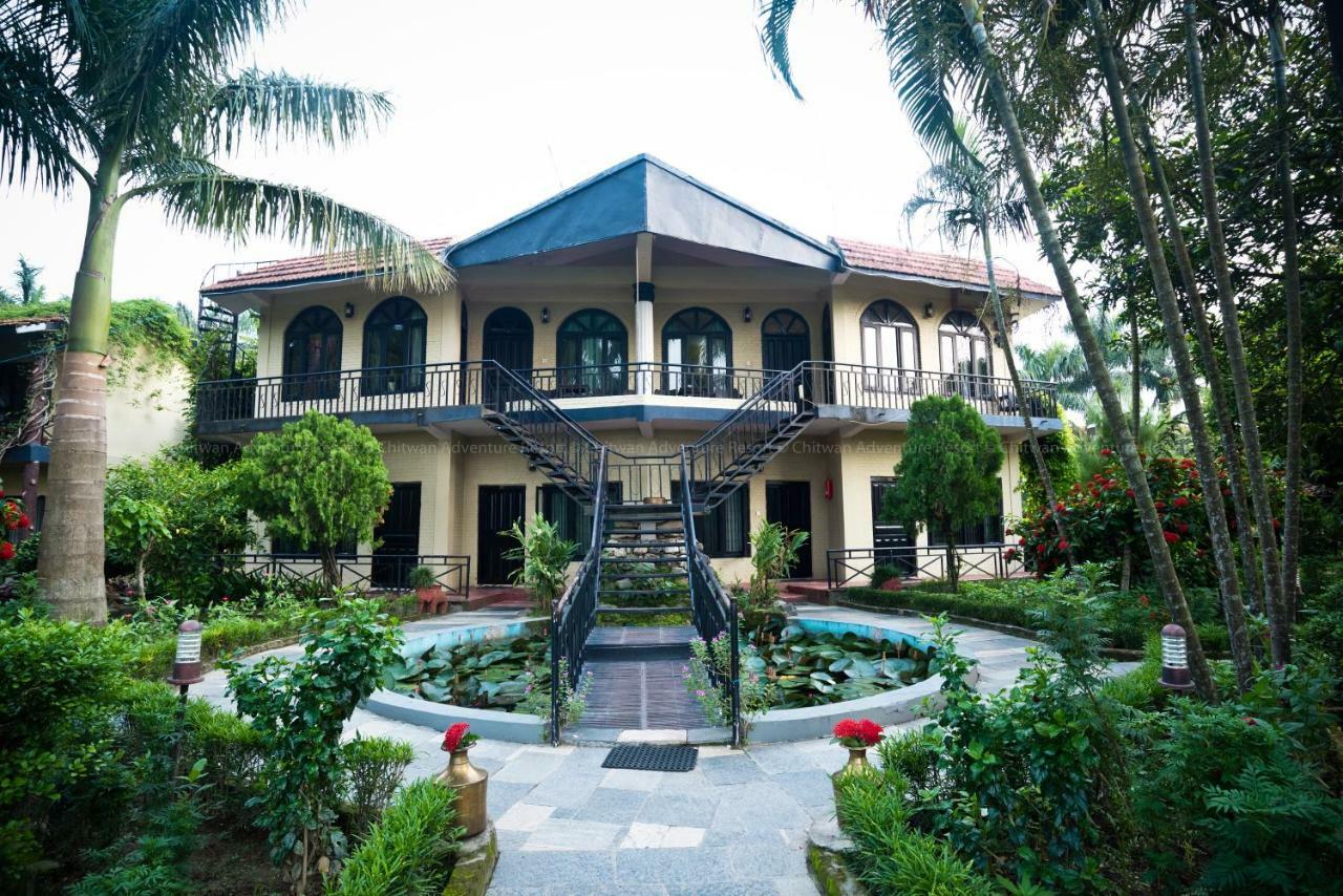 Chitwan Adventure Resort Sauraha Ngoại thất bức ảnh