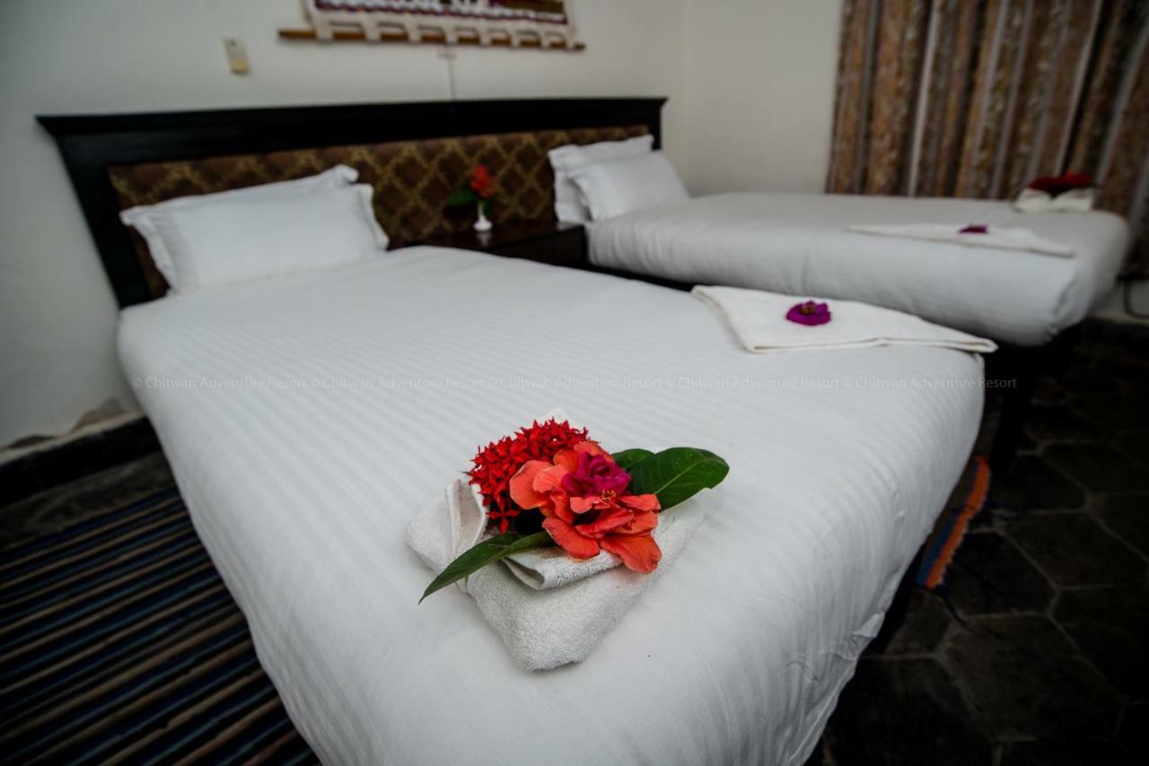 Chitwan Adventure Resort Sauraha Ngoại thất bức ảnh